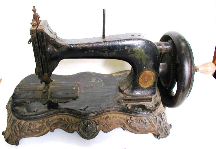 АВИМ_ОФ_1776 Швейная машина Фристер и Россман, 1870-е гг.JPG