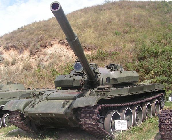 2-1 Танк Т-62. Произведён на танковом заводе в Нижнем Тагиле. 1962-1980 г.jpg