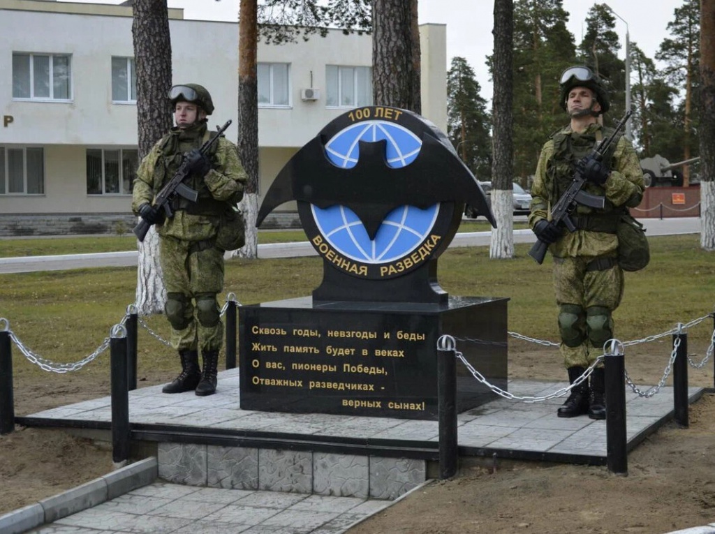 Памятник военной разведке Нижний новгород (мулино).jpg