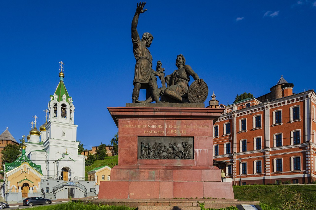 Памятник Минину и Пожарскому в Кремле.jpg